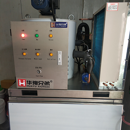 華豫兄弟300公斤片冰機交付杭州某超市使用