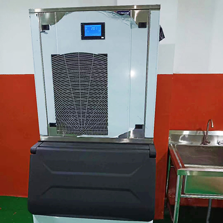 500公斤雪花制冰機交付南昌某面食加工廠使用