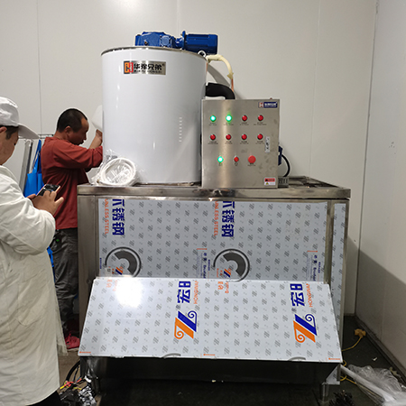 2噸不銹鋼片冰機交付河南漯河某食品加工廠使用