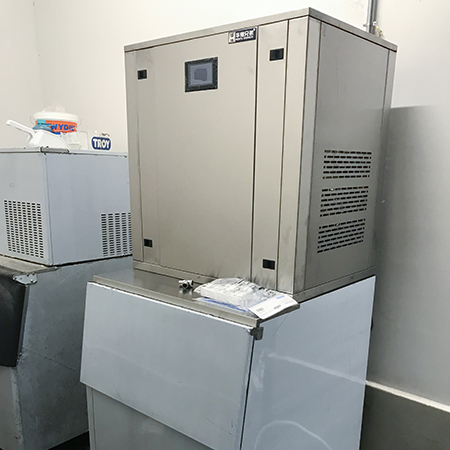 3臺500公斤雪花制冰機交付香港賽馬場使用