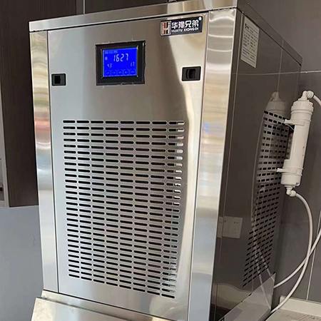 300公斤雪花制冰機交付廣西北海某餐飲店使用