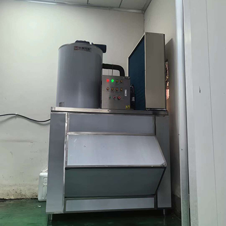 2.5噸片冰機交付河南焦作某食品廠