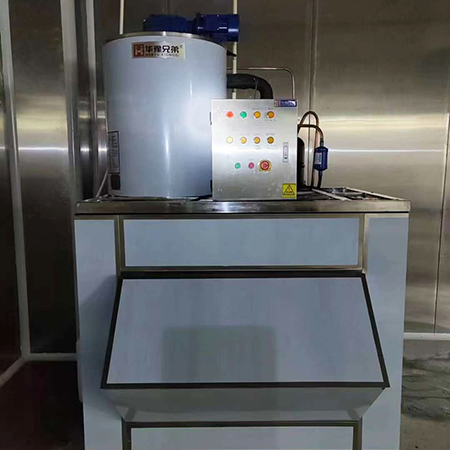 2噸不銹鋼片冰機交付山東日照某食品廠