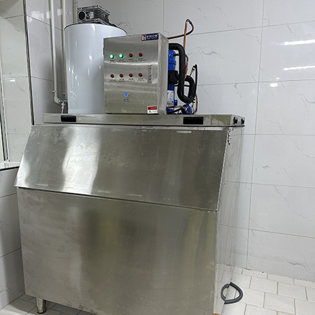 1噸片冰機(jī)不銹鋼交付河南卡吉諾食品廠