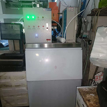 300公斤片冰機交付北京某超市