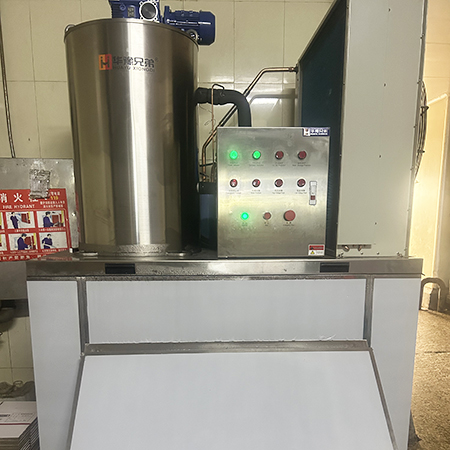 2噸全不銹鋼片冰機交付大連某食品廠