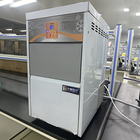 XD-50公斤雪花制冰機(jī)交付鄭州某實(shí)驗(yàn)室