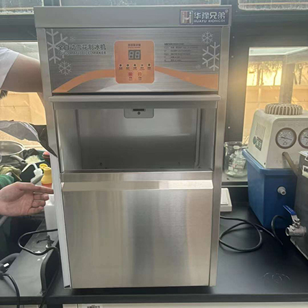XD-40公斤雪花制冰機(jī)交付鄭州某大學(xué)