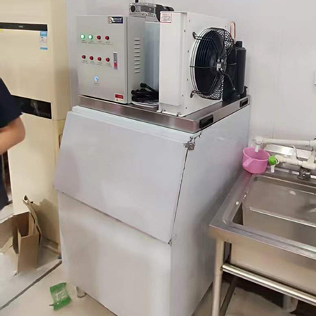 2臺300公斤片冰機交付山東菏澤某海鮮超市
