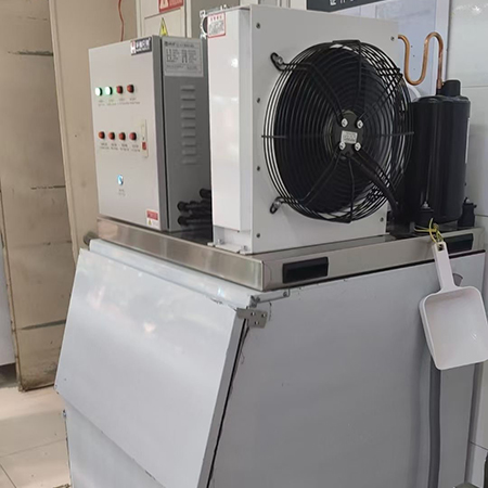 300公斤片冰機交付四川巴中某火鍋店